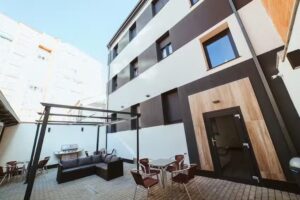 Apartamentos MK77 Le&oacute;n &ndash; La Palomera