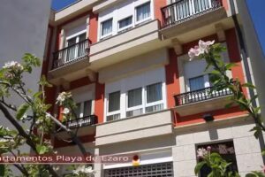 Apartamentos Playa de &Eacute;zaro