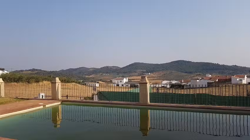 Apartamentos Rurales Casa Azah&iacute;n