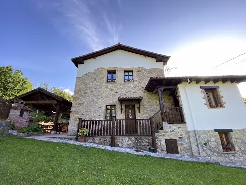 Apartamentos Rurales La Caviana