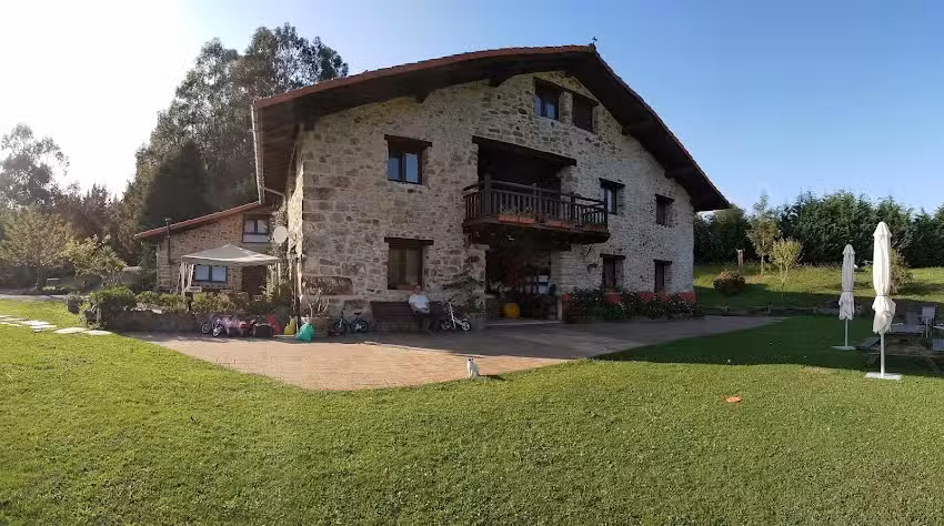 Apartamentos Rurales Larrago