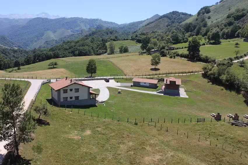 Apartamentos Rurales les Xanes