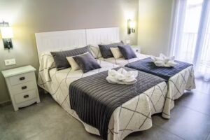 Apartamentos Turísticos El Altozano AT-BA-00150