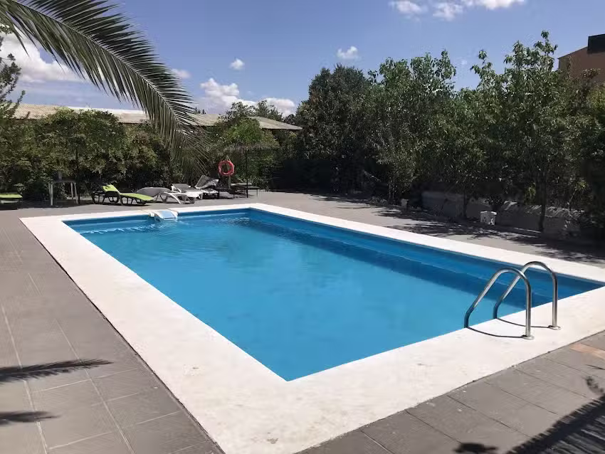 Apartamentos Tur&iacute;sticos &ndash; Hostal Los Alisos