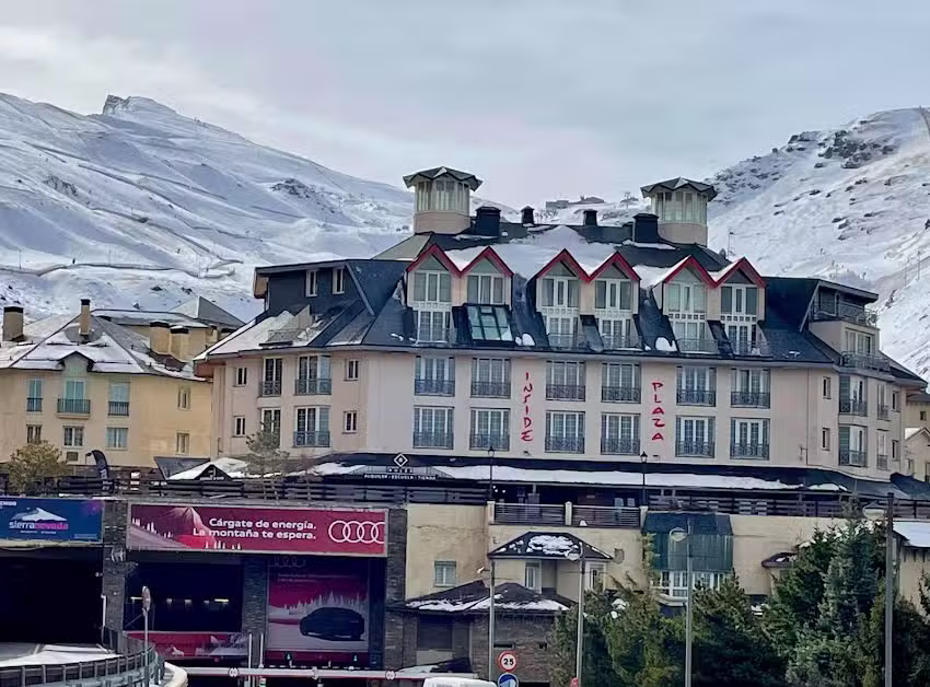 Apartamentos Tur&iacute;sticos Inside Plaza Sierra Nevada