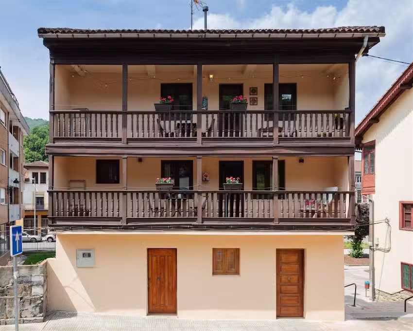 Apartamentos Tur&iacute;sticos La Gaitona d&rsquo;Aller