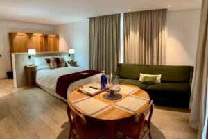 Apartamentos Tur&iacute;sticos La Plaza