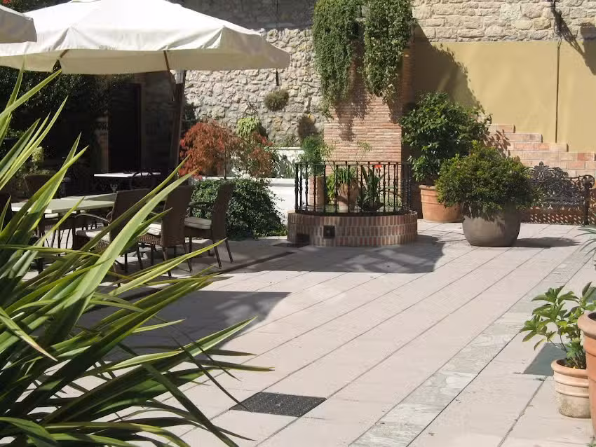 Apartamentos Tur&iacute;sticos La Pontiga (3 llaves)