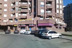 Apartamentos Tur&iacute;sticos Puerta de Le&oacute;n