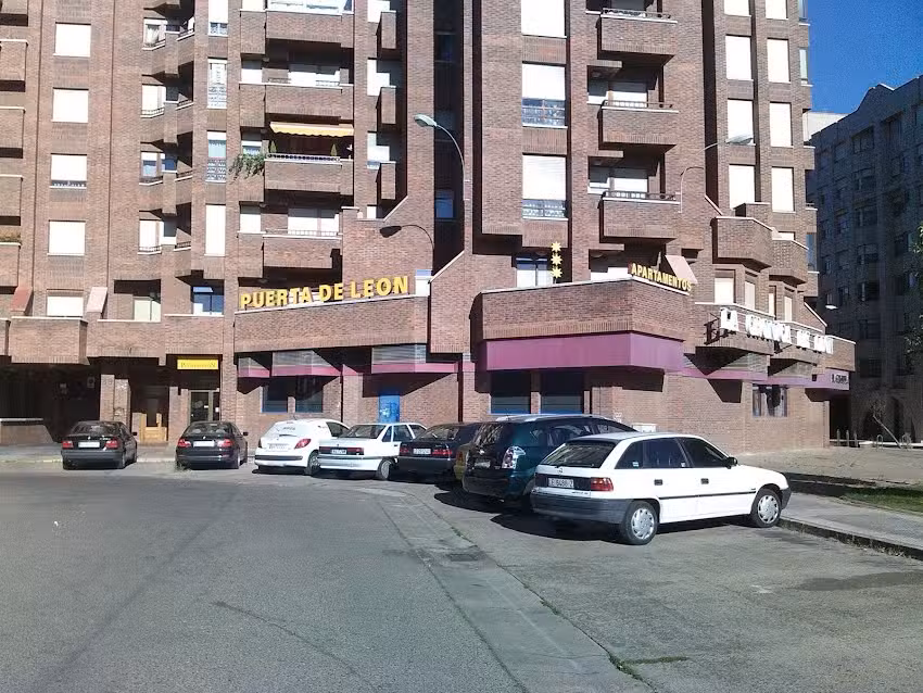 Apartamentos Tur&iacute;sticos Puerta de Le&oacute;n