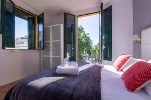 Apartamentos Tur&iacute;sticos Reservaloen Terrazas Catedral