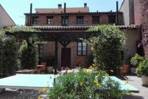 Apartaments Tur&iacute;stics Can Lloren&ccedil;