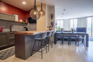 APARTAMENTS TUR&Iacute;STICS CARDONA (MAGI)