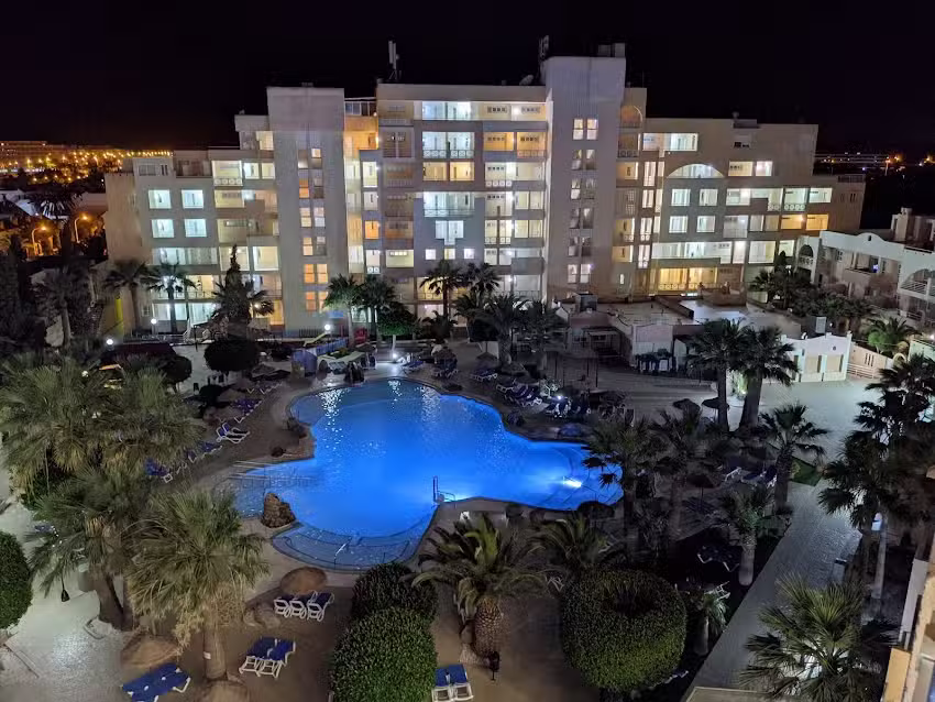 Aparthotel F&eacute;nix Beach