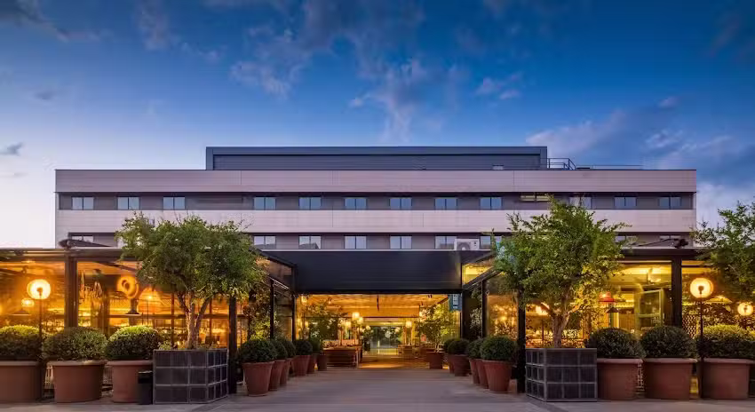 Aravaca Village Hotel & Market