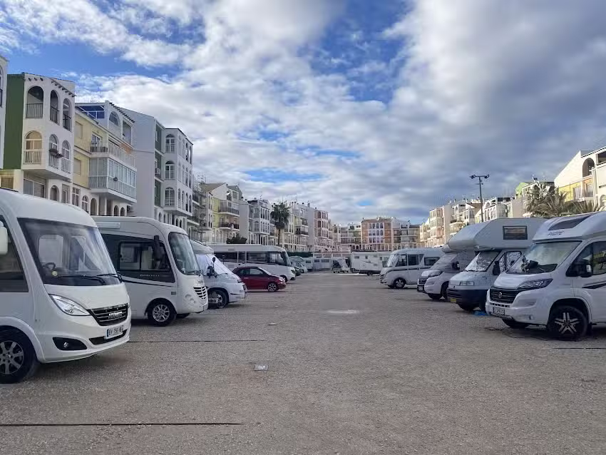 &Agrave;rea d&rsquo;Autocaravanes i vehicles C&agrave;mper l&rsquo;Aldea
