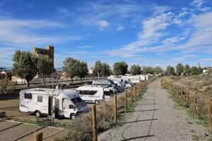 &Aacute;rea de Autocaravanas de Arguedas.