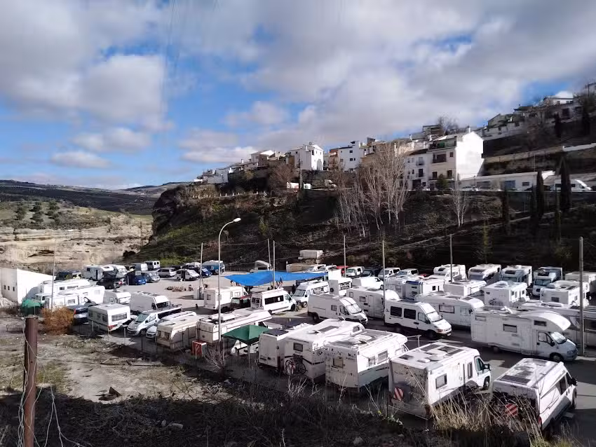 &Aacute;rea de autocaravanas en Alhama