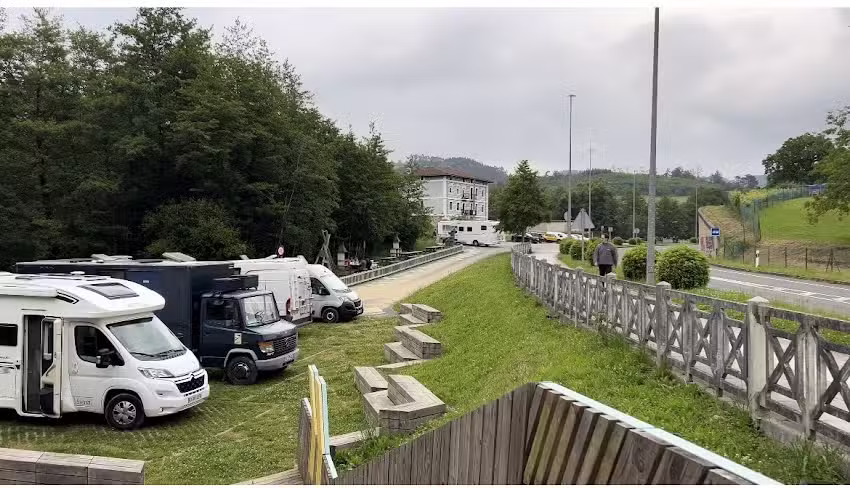 &Aacute;rea de autocaravanas Larrabetzu