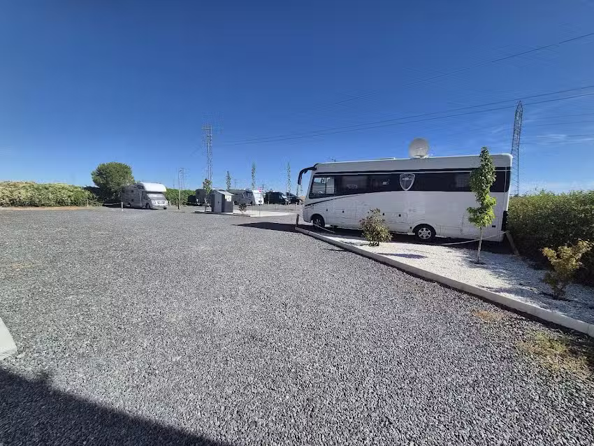 &Aacute;REA DE AUTOCARAVANAS &laquo;Villares de la Reina&raquo; &Aacute;reas ACampa
