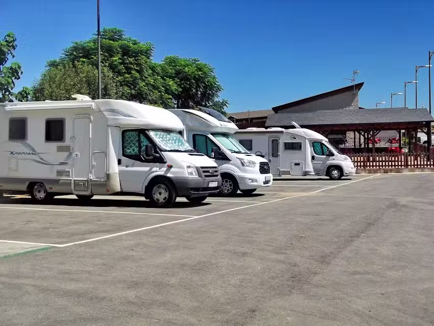 &Aacute;rea de Autocaravanas y caravanas de Toral de los Vados