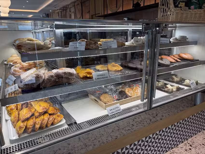 &Aacute;rea de Servicio El Soto. Restaurante y Alojamiento