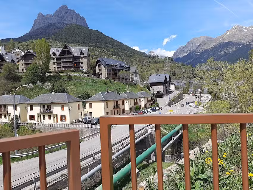 &Aacute;REA DE SERVICIOS PARA AUTOCARAVANAS de Sallent de G&aacute;llego.