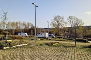 &Aacute;rea de servicios para autocaravanas y camper Riaza