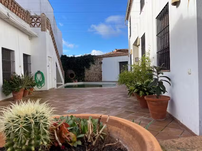 AT F&aacute;brica de Palos: D&uacute;plex con piscina comunitaria en el centro de Cazalla de la Sierra
