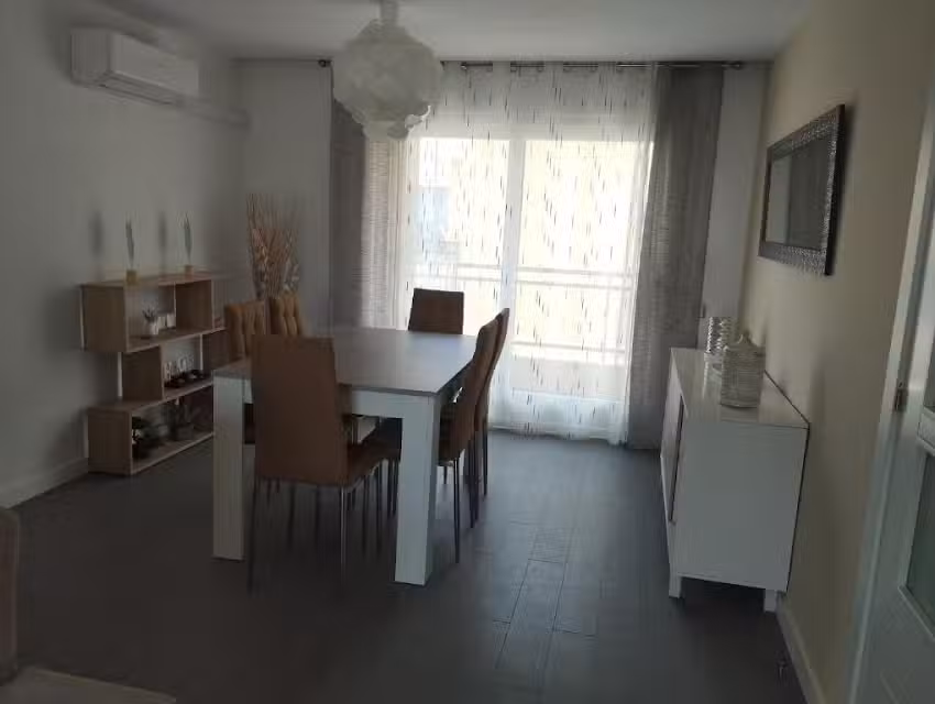 &Aacute;tico frente al mar con parking para 5 personas