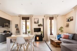 &Aacute;tico hist&oacute;rico con terraza, chimenea y parking