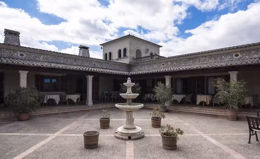 AUMALLIA HOTEL & SPA