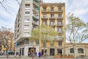 BBarcelona Sagrada Familia Garden