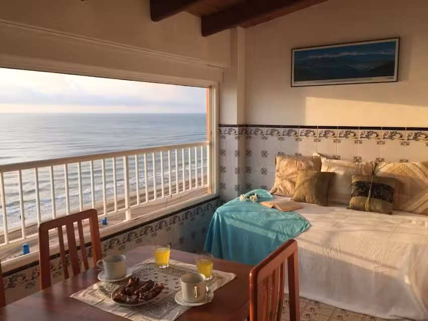 Beachfront and Bright Apartment