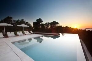 Beautiful villa in inviting space