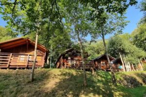 Bedura Park, camping tem&aacute;tico de la naturaleza y bungalows