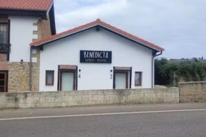 Benedicta family roons