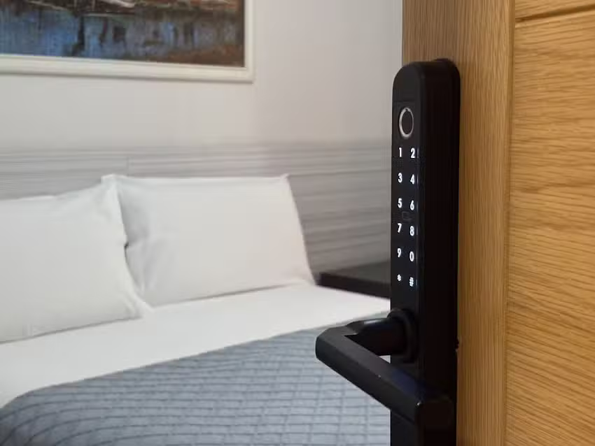 Berceo Rooms &ndash; Pensi&oacute;n Moderna con Autocheckin en Logro&ntilde;o