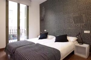 Black and white Home Montju&iuml;c-Fira