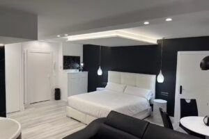 Black and White Suites &laquo;La Marinera&raquo;