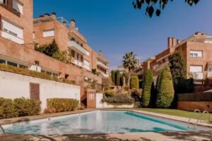 Bonito duplex con piscina en Barcelona&playa