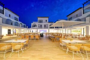 BRONCEMAR BEACH SUITES