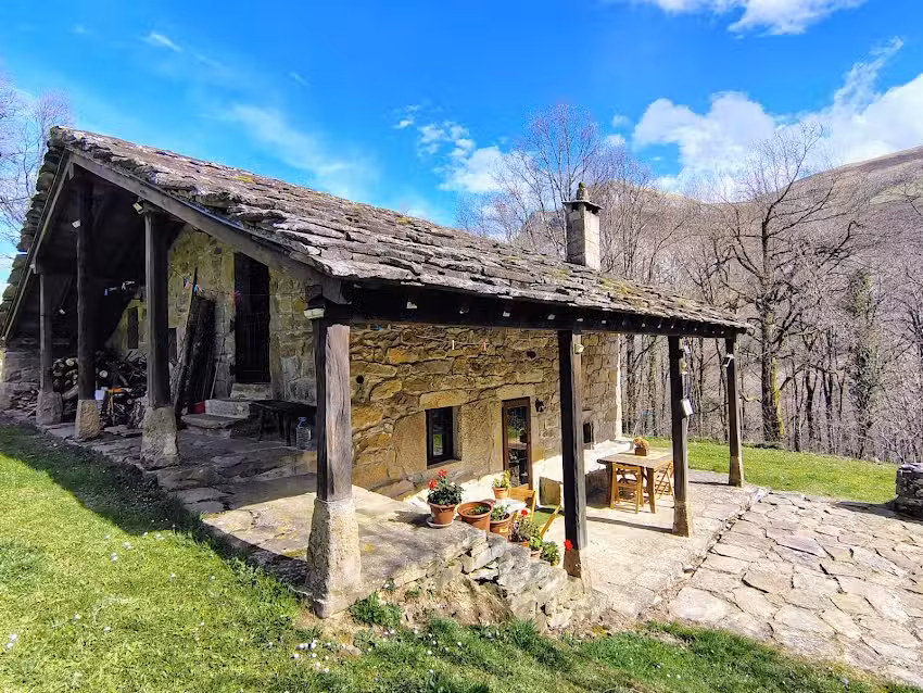 Caba&ntilde;a Pasiega La Reina del Para&iacute;so