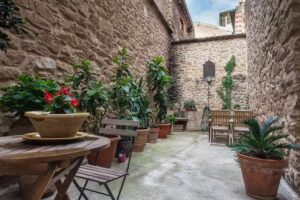 Cal Tom&agrave;s &ndash; Casa de turisme conscient a la Terra Alta