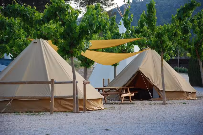 Camping El Roble &ndash; Bungalow & Glamping Matarra&ntilde;a
