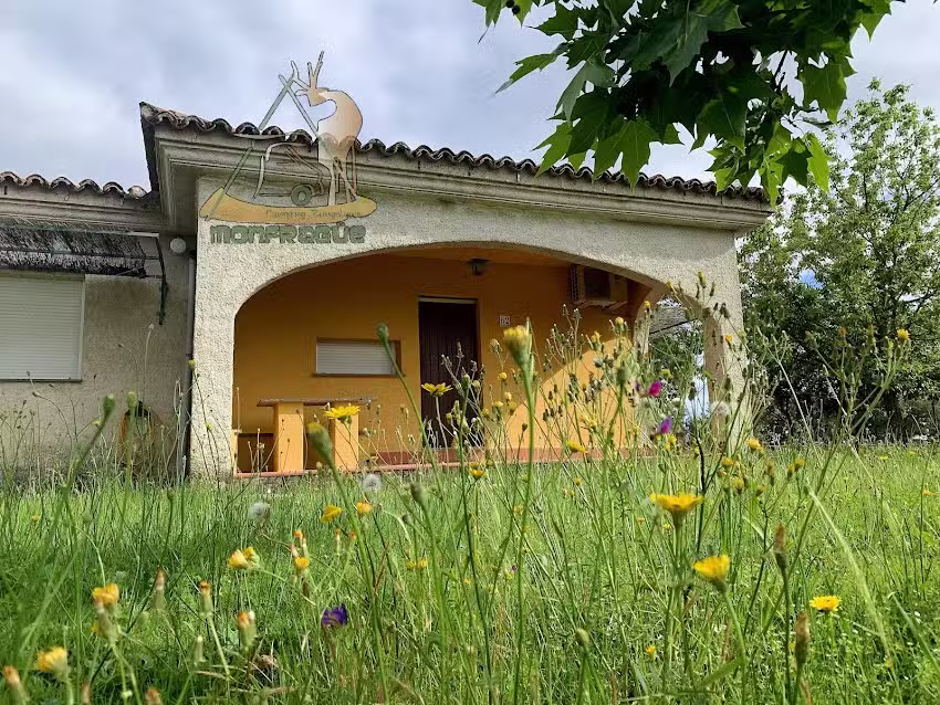 Camping Monfrag&uuml;e. Restaurante y Bungalows