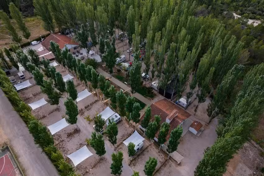 Camping Restaurante R&iacute;o Tus