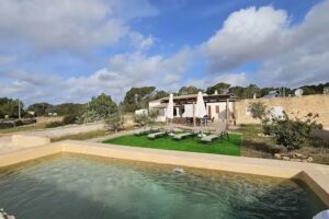 Can Parra: Casa Sa Figuera y apartamentos S&rsquo;Alga y Savina