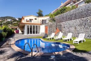 Canyelles Beach Vila with Swimming Pool