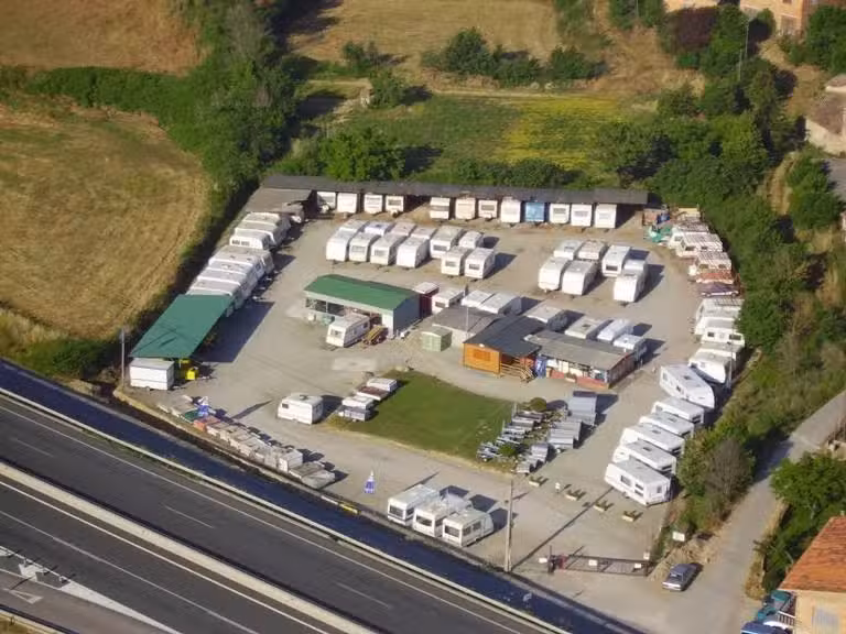 Caravanes la Plana &ndash; Motorhome Rent Escapa-t Tona